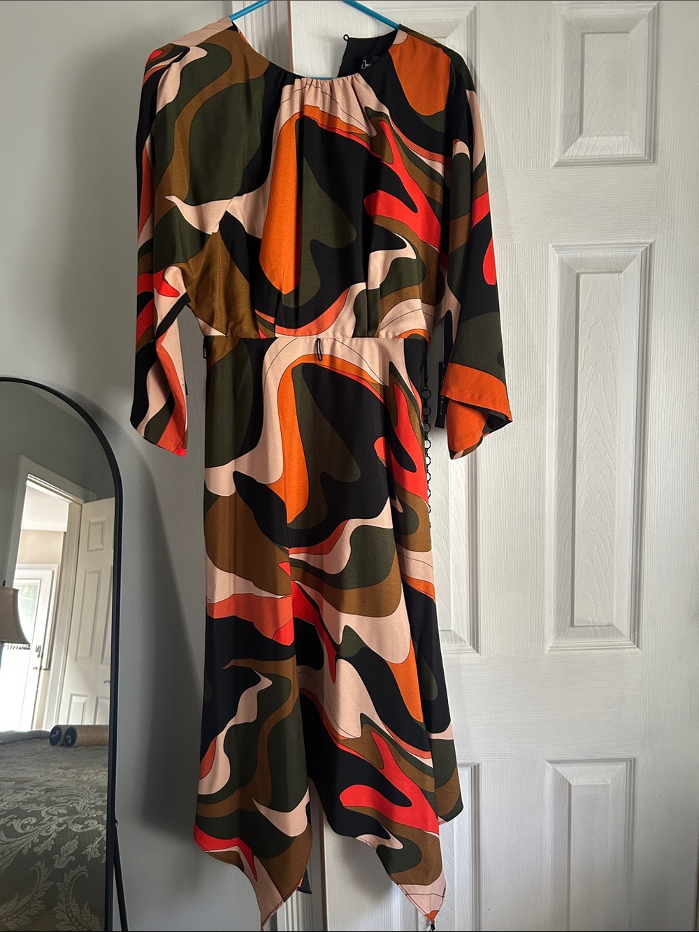 Jessica Howard Abstract Wave Midi Dress in Orange, Black & Olive size 4. ☀️NEW☀️